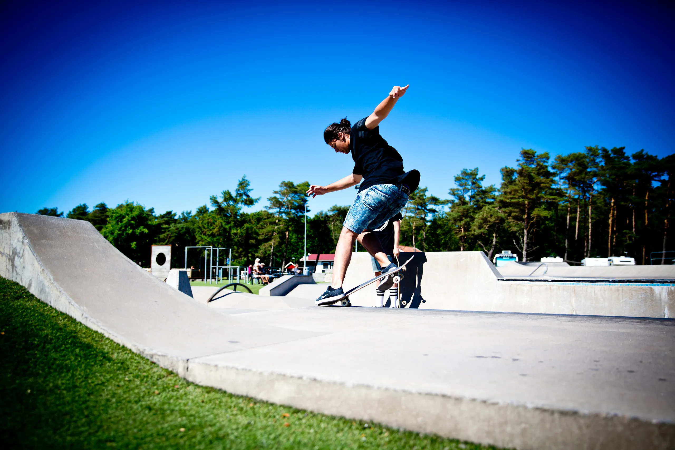 Killar som åker grym skate på Vallarna