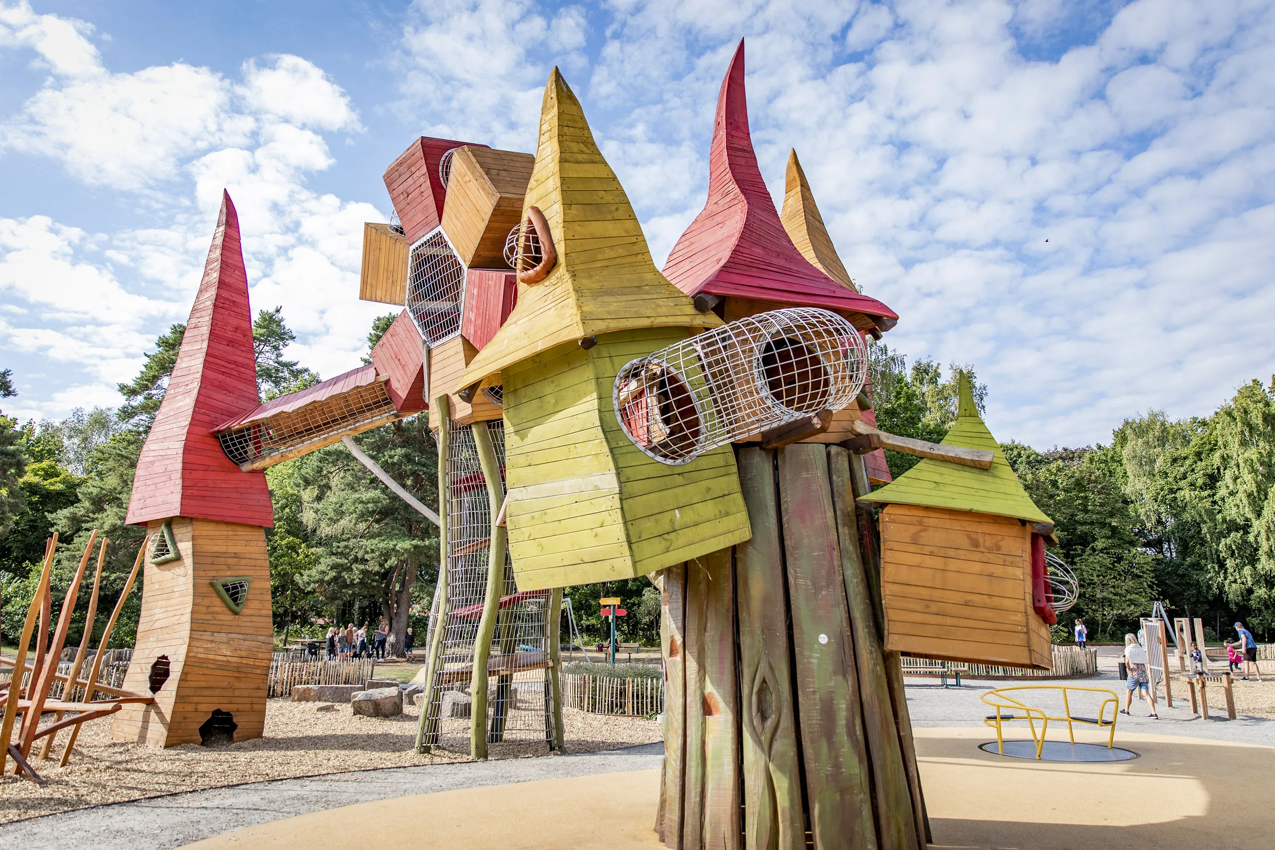 Klättertorn på Vallarnas lekplats