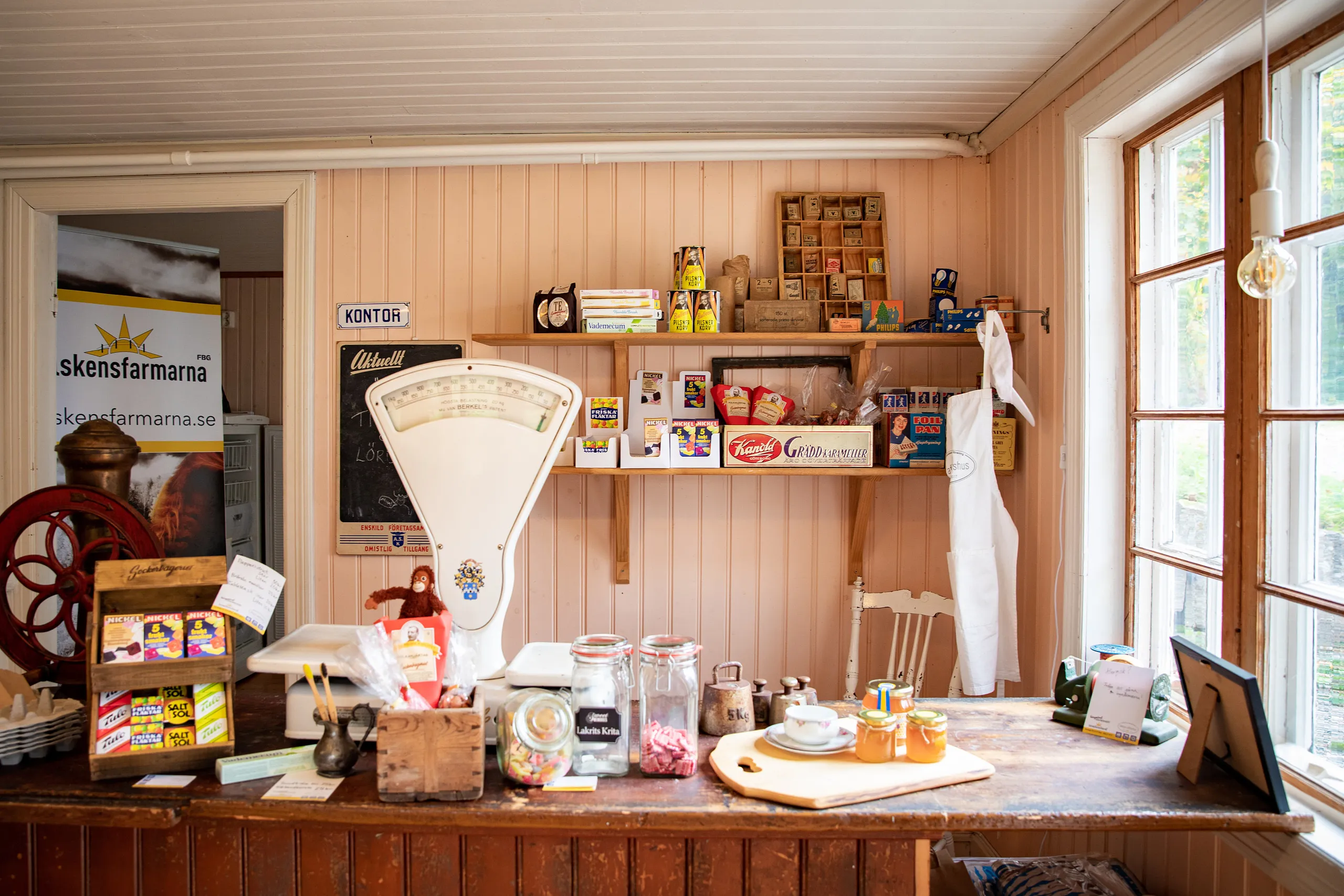 Interiör i gammeldags handelsbod.