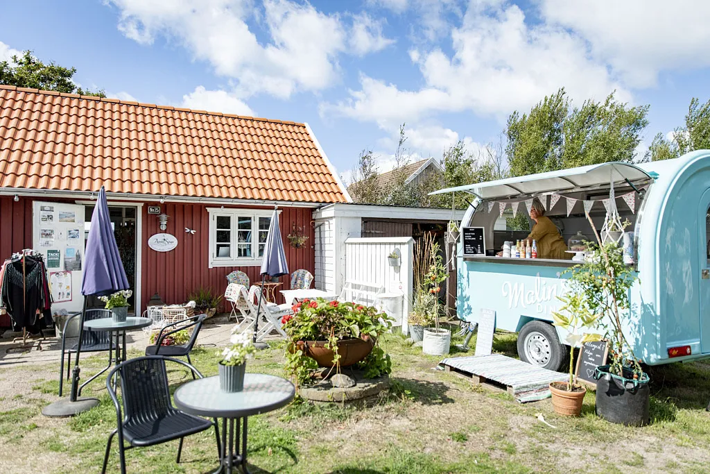 Foodtruck i trädgård