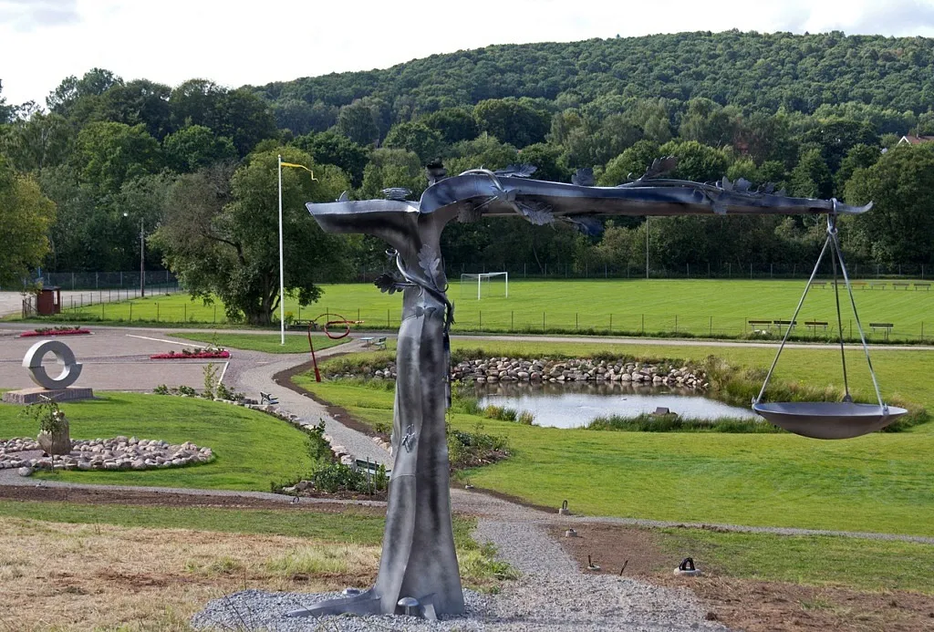 park framför fotbollsplan