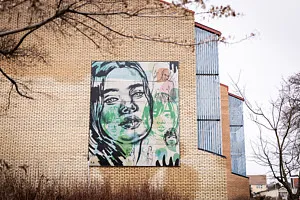 väggmålning av ett kvinnoansikte