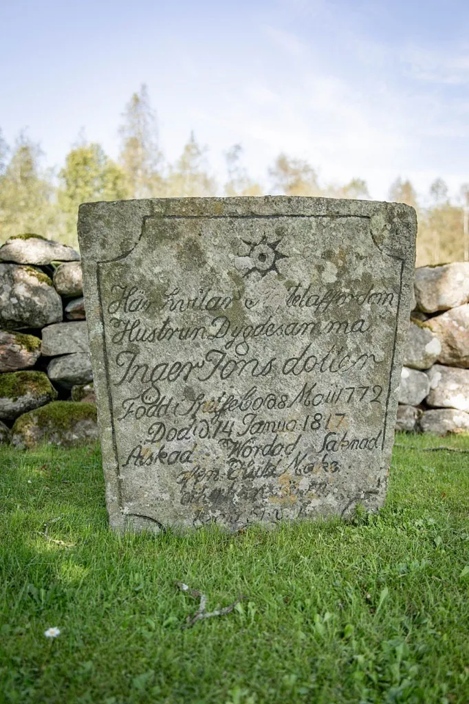 gällareds kyrkogård gravsten