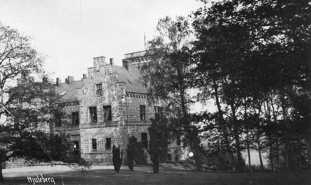 Hjuleberg – Rhododendrons and Witchcraft