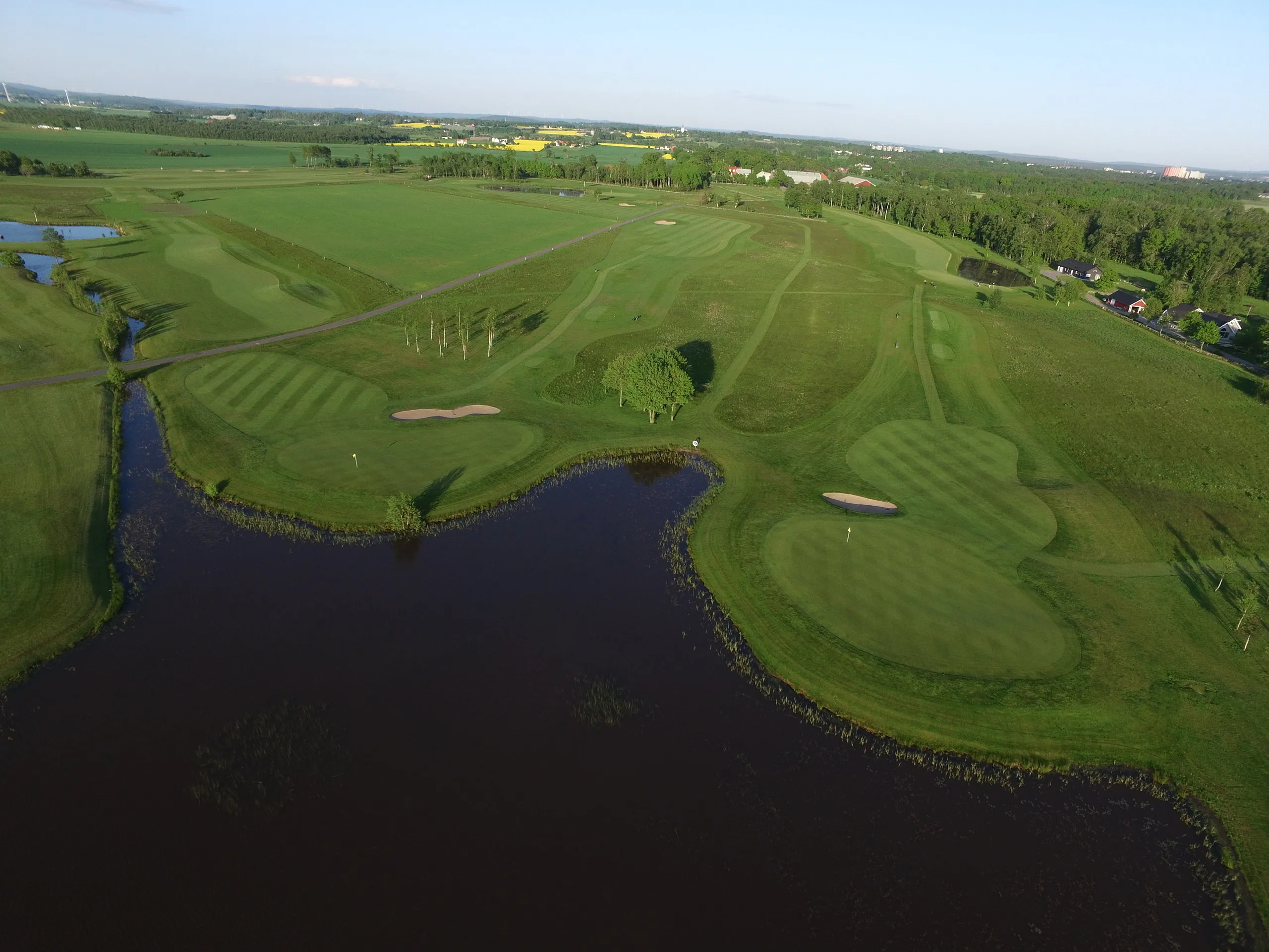 drönarbild över björnhults golfbana