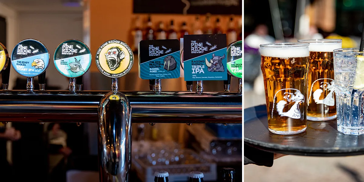 En öltapp samt två ölglas på en bricka.