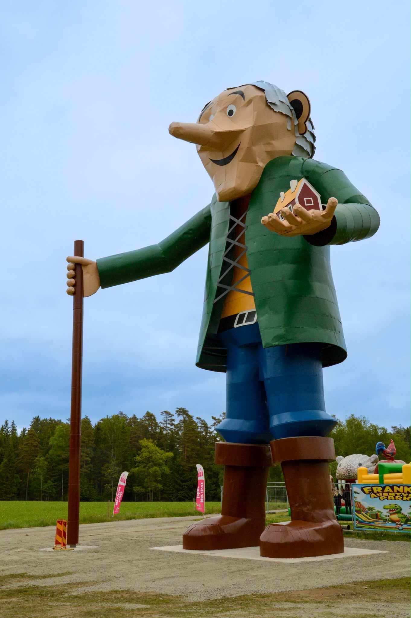 plåtjätten himble 17 meter hög