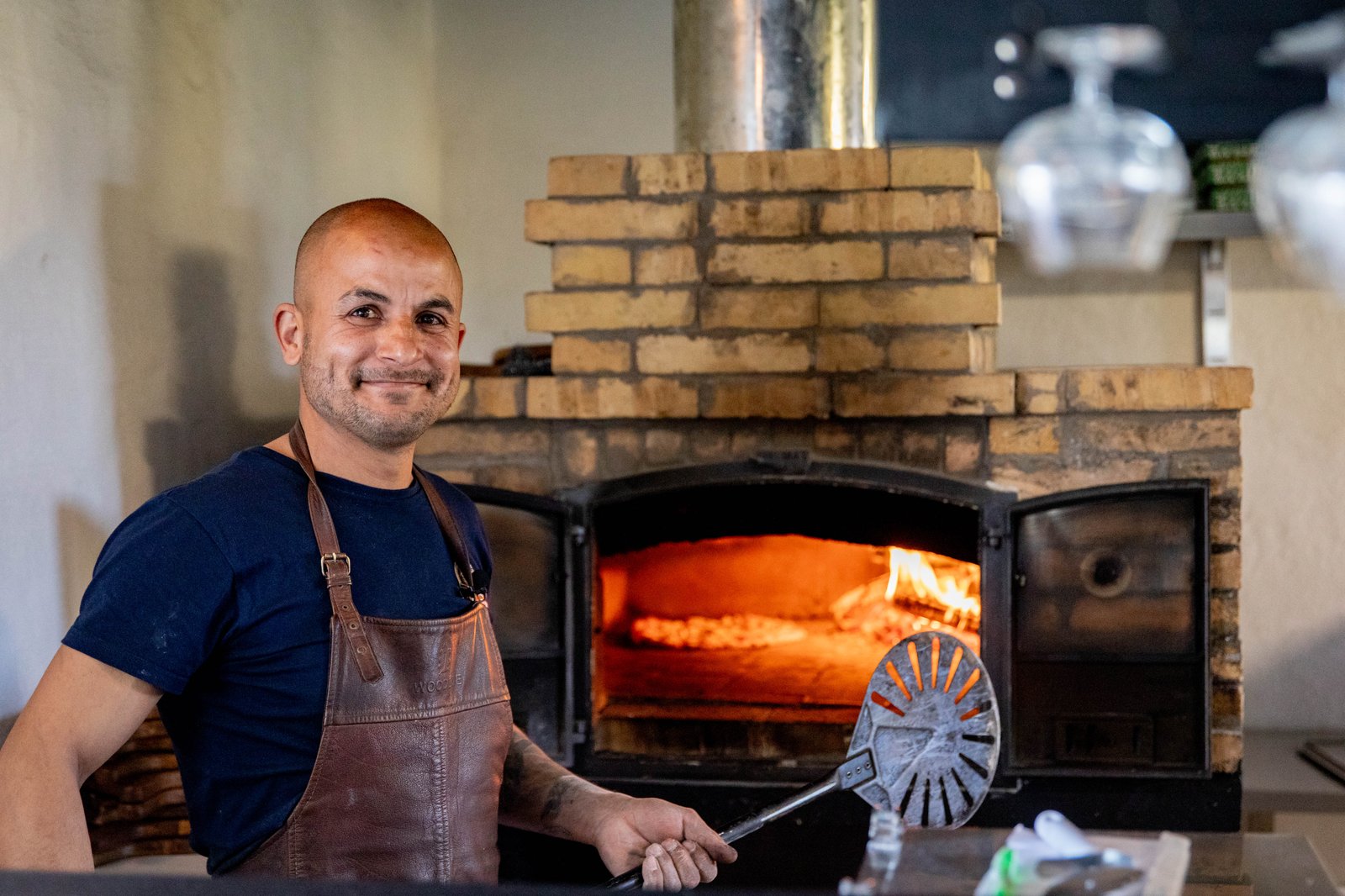 pizza på tur nils holgersson framför pizzaugn